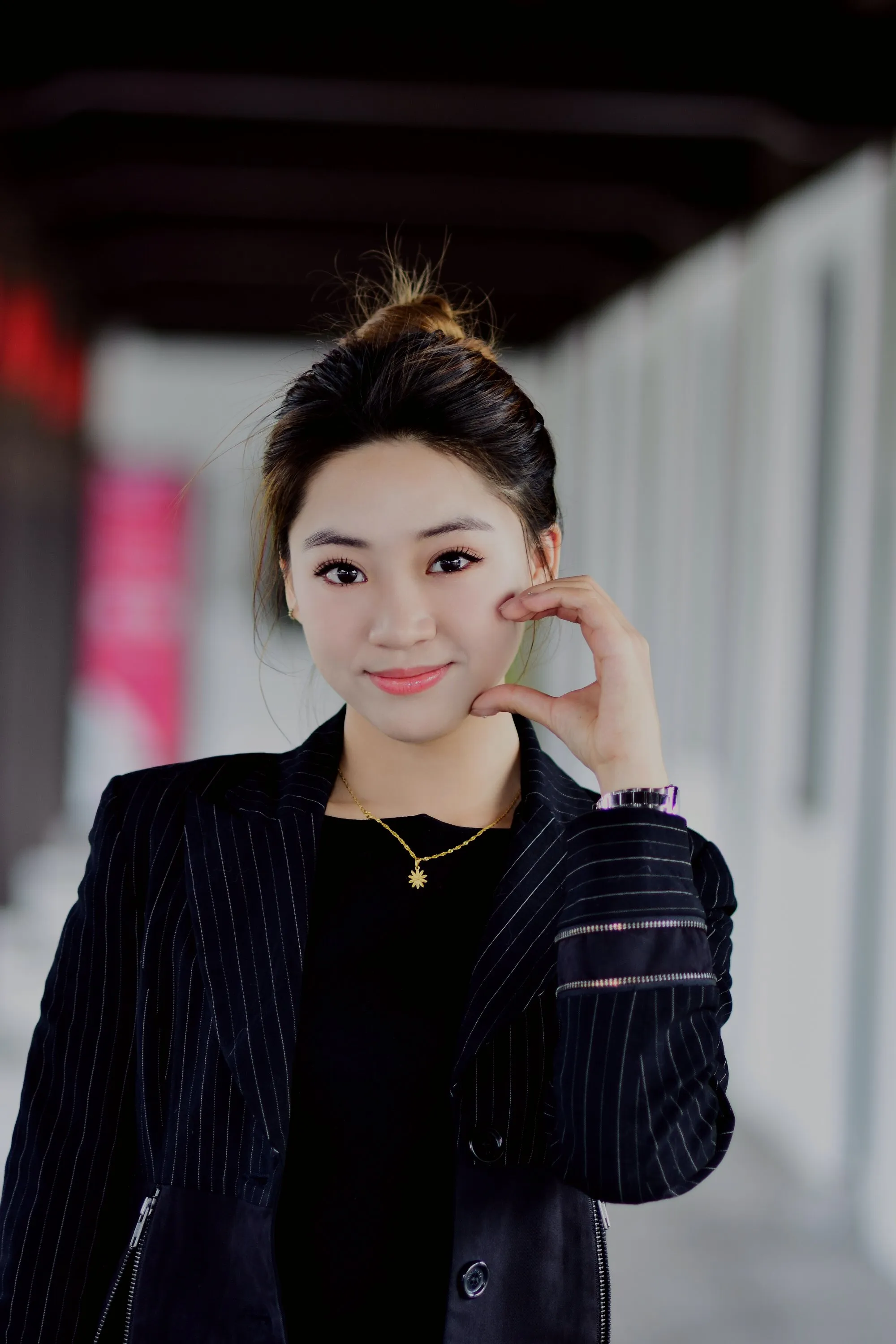 都市丽人，职场风范，优雅自信。