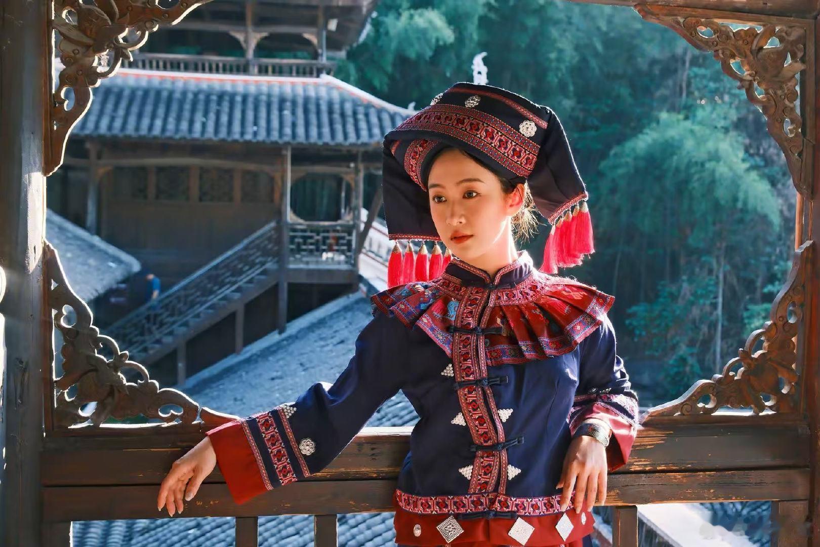#刘美含你不是去泉州怎么改找徐洋了# 刷到刘美含和徐洋合拍短视频，评论区直接被剧粉刷屏，大家还记着吕蕺儿要去泉州的剧情，纷纷调侃角色临时改行程，不去泉州反倒来找徐洋，这个角色售后太可爱。 ​