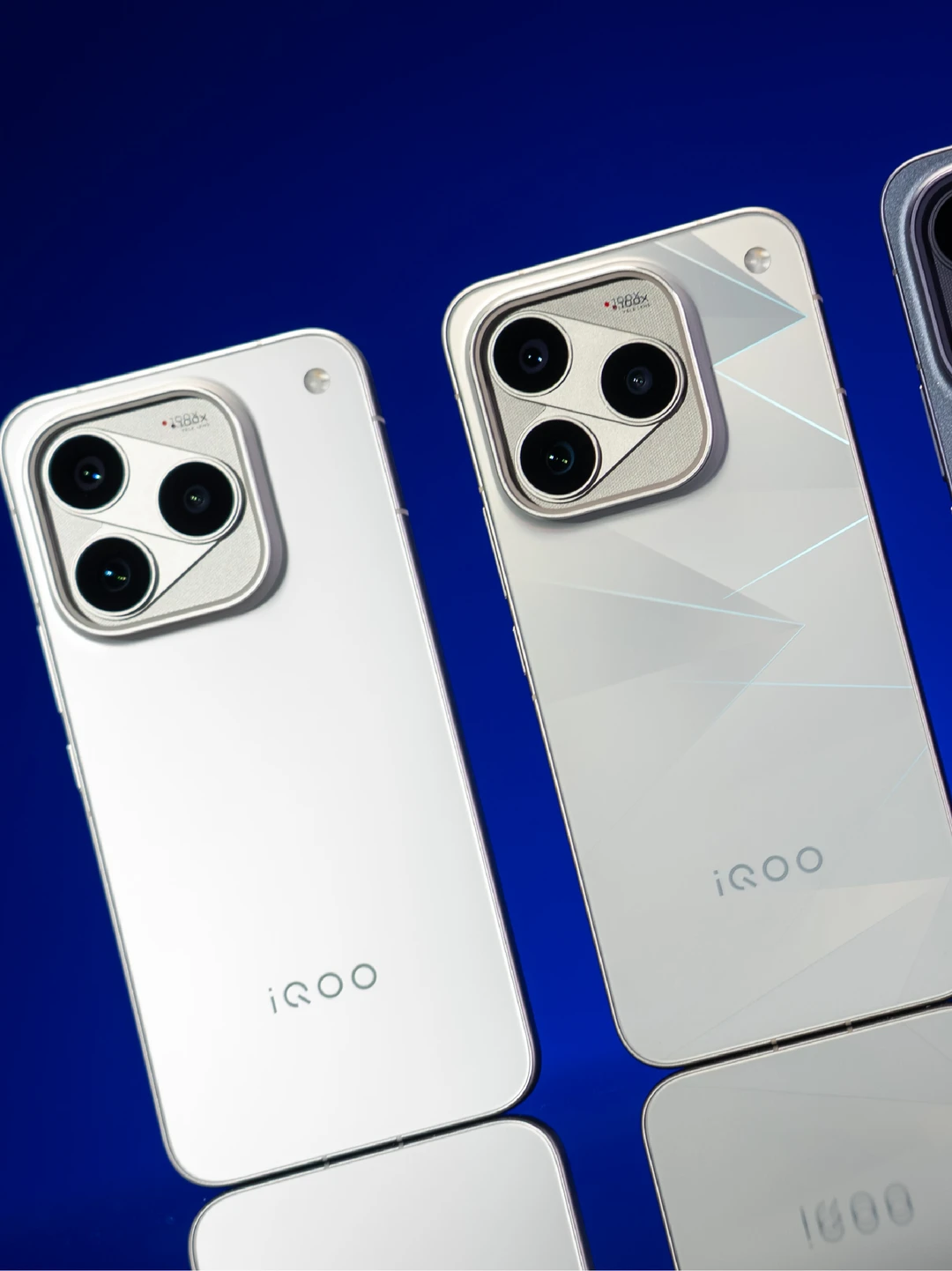 iQOO 16 设计成了，未来科幻风格