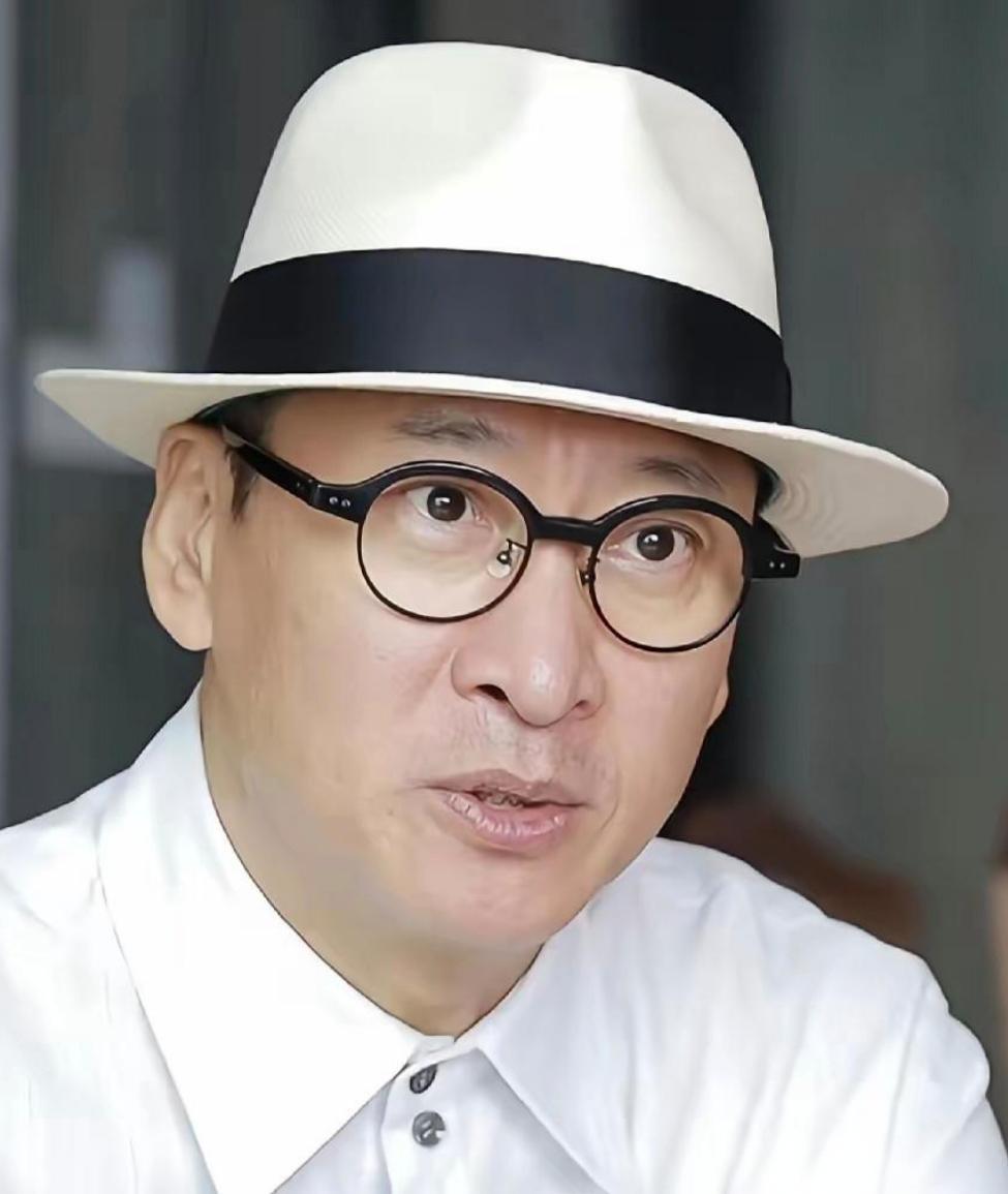 周杰说：不要吃外卖，但是其实菜市场卖的菜也不怎么新鲜和安全
我的养生之道就是少吃饭，我每天只会吃一顿饭。
主持人问周杰：“一天吃一顿饭，是什么饭？是不是要成神仙了？”
周杰说：“就是普普通通的自己想吃的菜，只是在中午会那么吃一顿。然后早饭和晚饭是不吃的，我已经这样坚持10年多了。
因为 ​