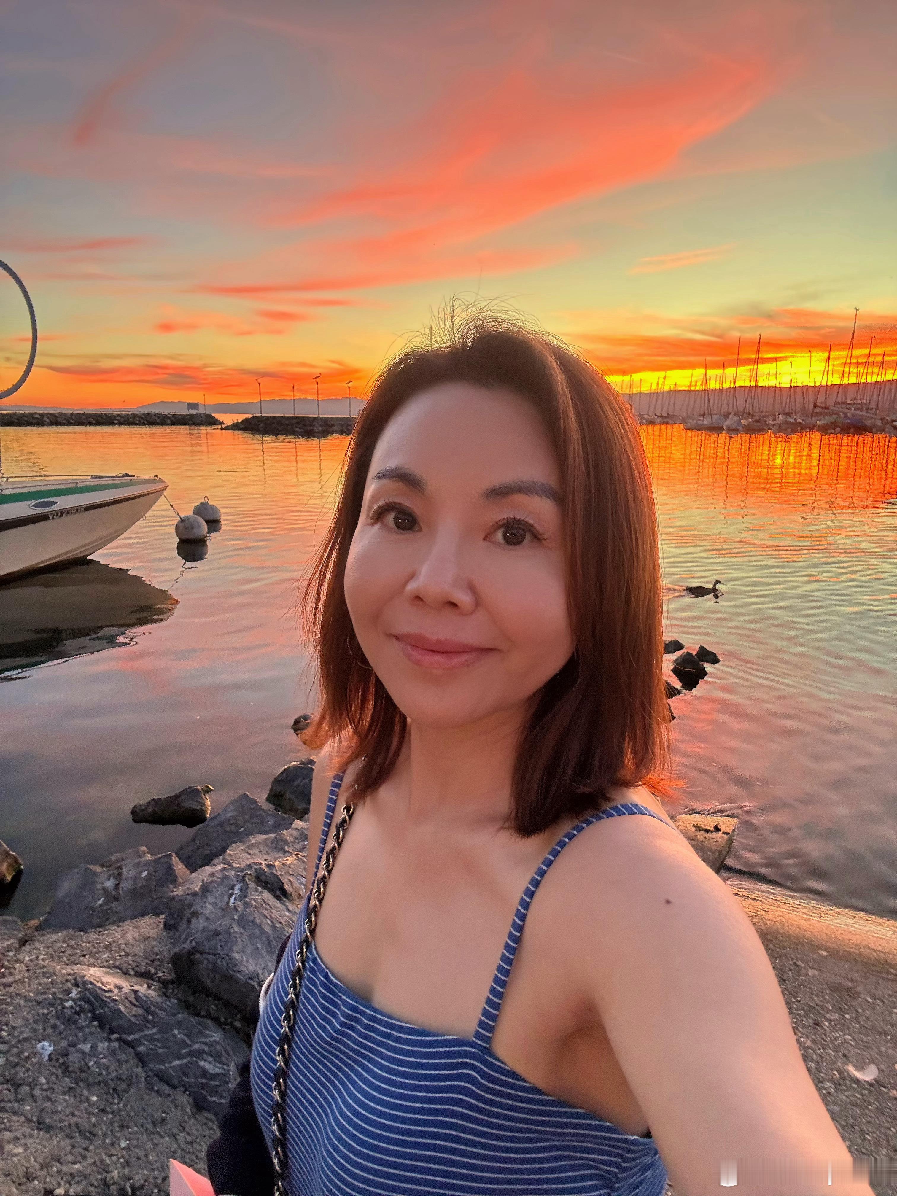 日落🌄
美到失语[心]
在这样的时刻，总是会发出人间值得的感慨[祈祷]～
#人在旅途##瑞士##洛桑##日落#  ​