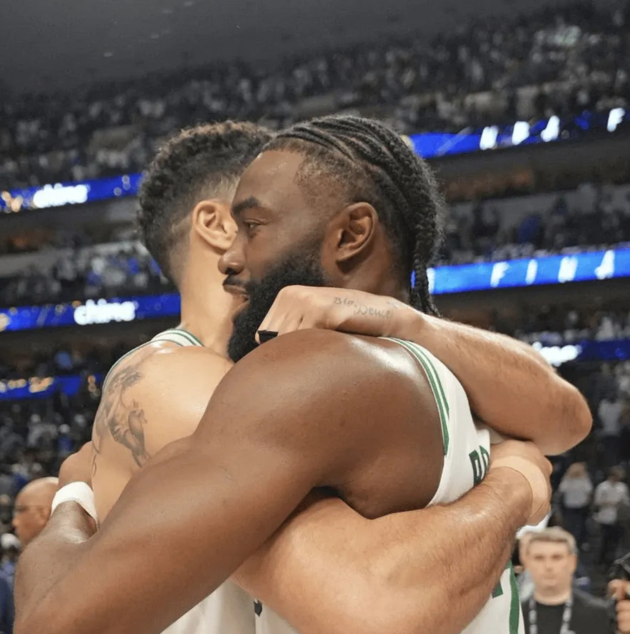 ESPN：凯尔特人内部认为，想让布朗重新辅助塔图姆会很困难  根据之前...