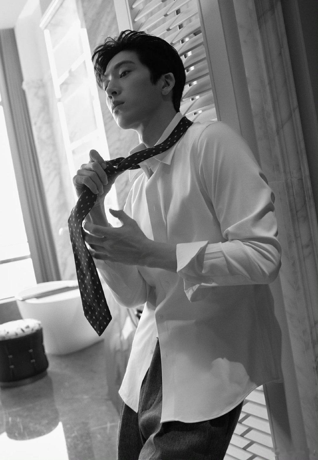 #杭州给井柏然热得没招了#
这是干嘛[二哈]
我是正经小女生看不得这些 ​