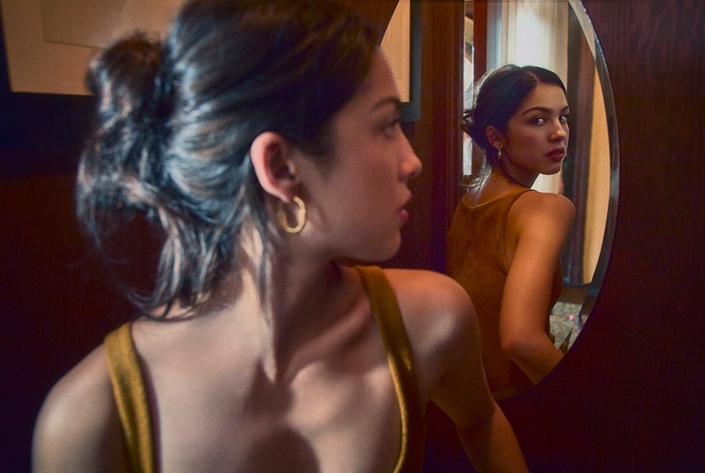 #oliviarodrigo[超话]#
娅娅Olivia Rodrigo在接受《The Hollywood Reporter》采访时表示自己目前是单身，否认了有关她正在约会并有一个价值观与她不同的金融男友的猜测：

“我感觉每次我和一个男生随便出去吃个饭，网上就会有照片传出来，这种感觉真的很侵犯隐私。有时候你只是和一个不是男朋友的男生 ​