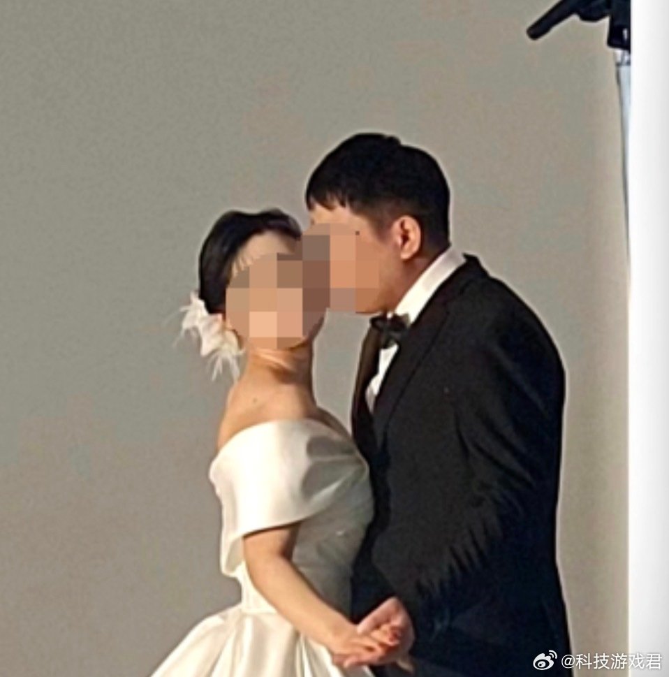 #花44万闪婚新娘失联男子气吐血#

这婚是非结不可吗？婚介费就花了十多万，而且又是刚认识的人…你们现在都是随便找个人就结婚的吗？不应该多了解了解吗 ​