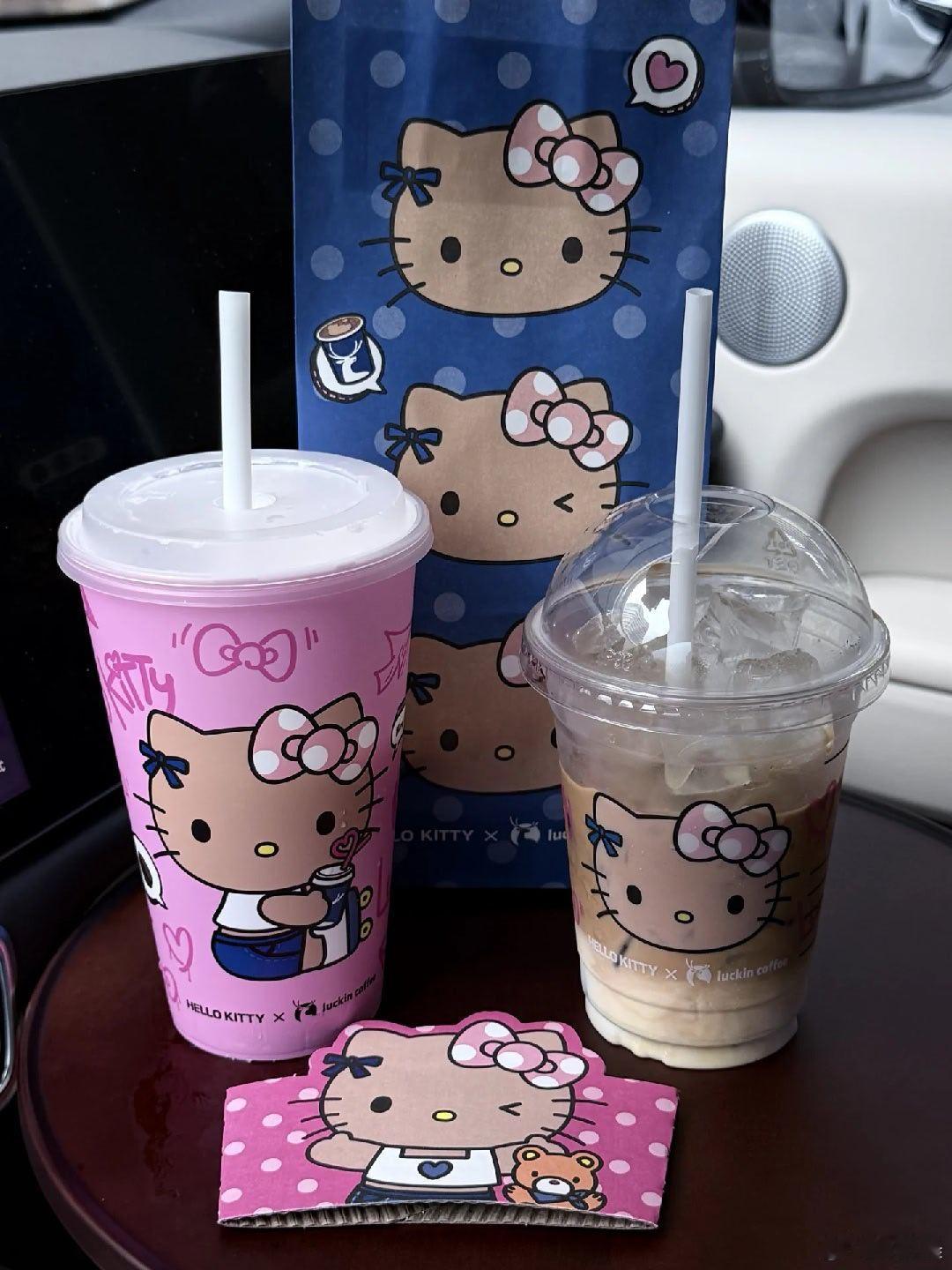 瑞幸咖啡    谁能拒绝Kitty杯！打工人的通勤续命水🍬瑞幸xHe...