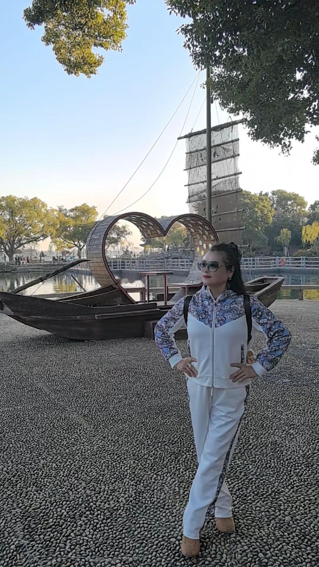 <p>优雅气质 气质范 酷酷的小姐姐 <!--{img:0}--><...