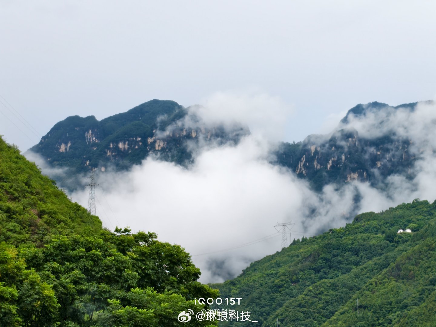 iQOO15T直出山野云海大片，长焦氛围感拉满，远处山峦云雾层次都清晰拿捏，不用后期也很出片#iqoo15t##iqoo[超话]# ​