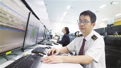 【编写500余条规则，只为让旅客少走“冤枉路”】“广播引导、站内大屏信...