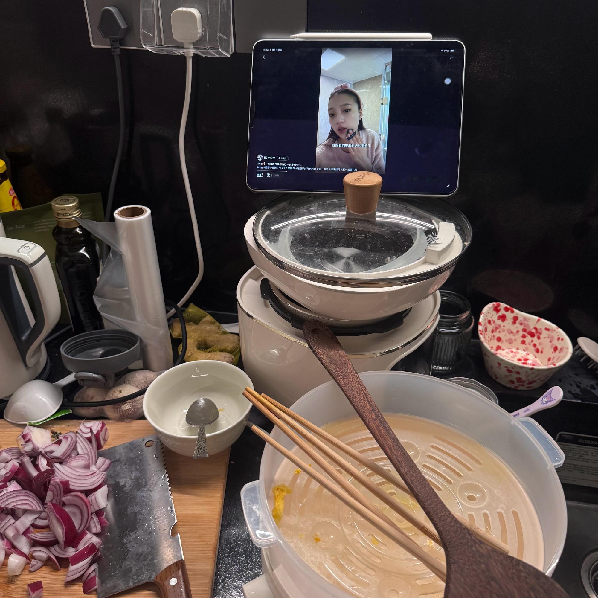 ～～～没结束本周 先发1️⃣做饭ing 不知道洋葱啥品种 居然没有流眼...