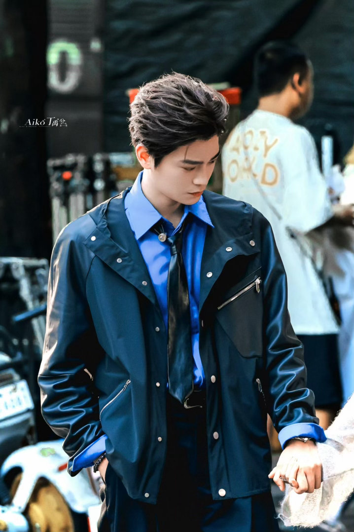 #丁禹兮沈言# dyx#丁禹兮爱在无尽夏# 

我们终其一生不是为了满足每一个人，而是要找到跟自己同频共振的那一部分人，这世界很暄嚣，做你自己就好。💚



丁禹兮爱在无尽夏｜丁禹兮沈言｜沈言｜丁禹兮司宫令|丁禹兮赵皑|赵皑|丁禹兮花开锦绣|丁禹兮赵凌|赵凌|丁禹兮南部档案|丁禹兮张海虾|张 ​
