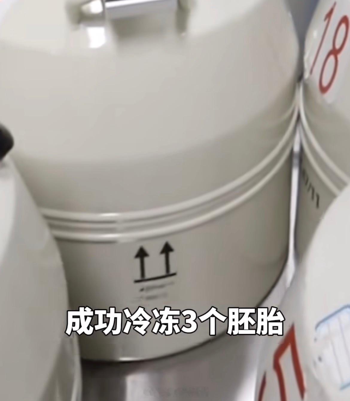 #丧偶女子移植冷冻胚胎遭医院拒绝#
夫妻俩当初一起做试管，冷冻了胚胎，丈夫意外离世之后，妻子想继续移植，却被医院直接拒绝。

医院的理由是现在属于单身女性，不符合辅助生殖的规定，哪怕公婆也支持，还是不给做手术。

这件事争议挺大，胚胎是双方共同的生育意愿，但另一半已经不在，还牵扯抚养、 ​
