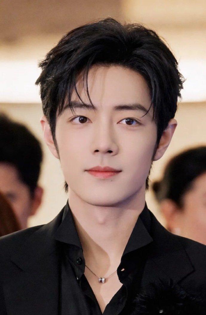 #肖战位列中国品牌人物500强第27位##肖战中国品牌人物500强前30名唯一艺人#
中国品牌人物 500 强公布，肖战位列第 27 位，在企业家扎堆的前三十，成为唯一艺人，影响力出圈 ​