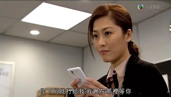 #TVB[超话]##港剧推荐##怀旧经典影视# 
好心作怪  （2013  爱情 / 悬疑 / 犯罪）
主演：苗侨伟 / 黄宗泽 / 万绮雯 / 周励淇
👀全30集

家庭的出身和经历决定了方自力（苗侨伟 饰）日后成为商界枭雄，他做事果敢、心狠手辣，常令同行不寒而栗。但多年的打拼累坏了身体，妻子唐善行（万绮雯 饰）对他悉 ​