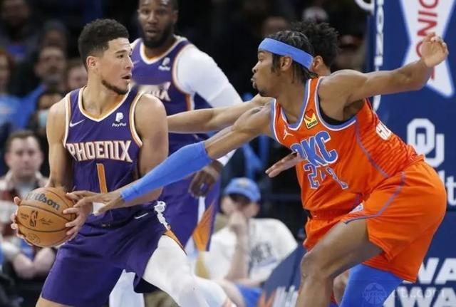 反转！NBA官方紧急撤销布克争议技犯，一罚一撤引爆全网热议   季后赛...