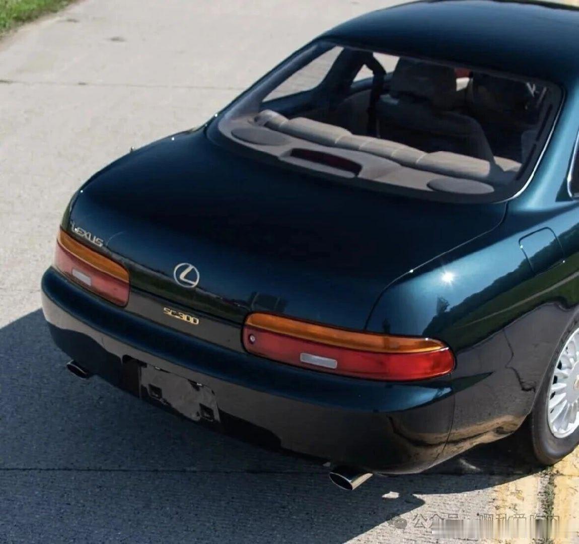 《经典名车 展示》赏析：1993年款 雷克萨斯Lexus SC300 豪华轿跑车！小时候经常在TVB经典港剧里才会有机会见到的车型！现在在看依然惊艳。  ​