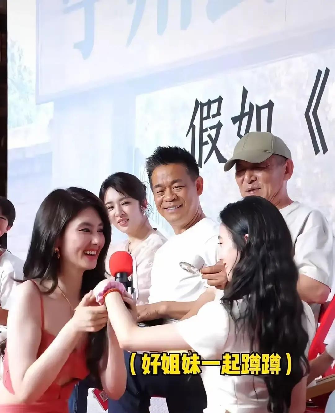 8月25日的娱乐圈，出了件让人刮目相看的稀罕事

58岁的老戏骨孙浩，硬生生在风口浪尖上，给深陷黄谣风波的刘浩存撑起了一把伞

就短短九个字，直接把名利场里那些明哲保身的遮羞布撕得粉碎

要知道在圈子里摸爬滚打将近四十年，58岁的孙浩绝对算是老江湖了

他能不知道这时候蹚浑水的风险有多大吗

万一事