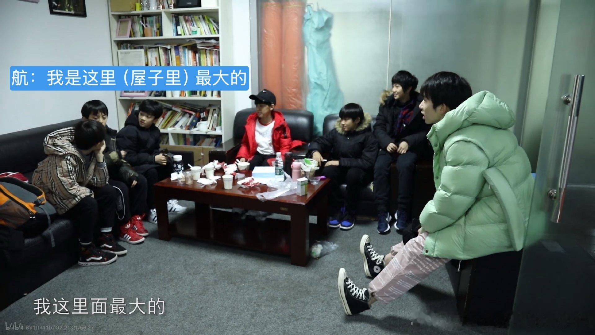 航子的年龄从小就不显啊，小小的哥一枚 ​