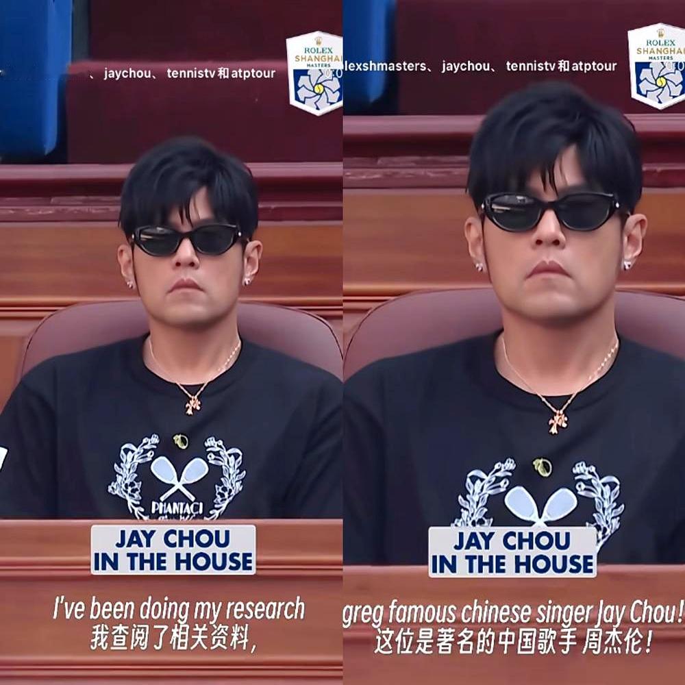 周杰伦被主持人喊中国著名歌手，他直接把这段视频挂到了外网，配文就四个字：著名中国歌手。
 

很多人以为这只是他随手发的一条动态，其实去看他以前的做派，骨子里一直没变过。
 

当年在国外拿了音乐大奖，台下一堆外媒，他上台第一句讲的就是中文，还特意跟翻译强调不用翻了，想听懂就去学中文。
 

那会儿