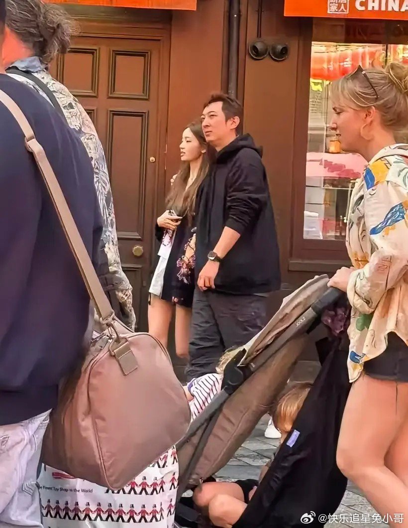 像王思聪这样的富二代不去追女明星、不随便闪婚、不去瞎折腾跨界创业，都能算一个合格的豪门继承者了。 ​