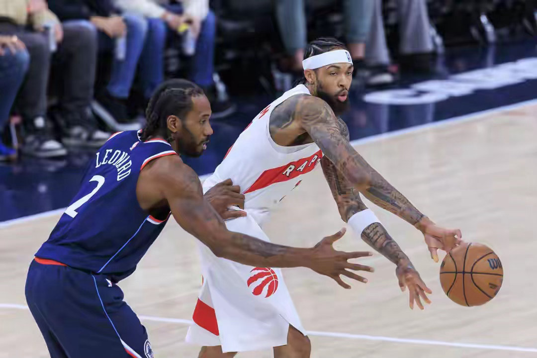 今日，据NBA名记Jake Fischer与Marc Stein联合报...