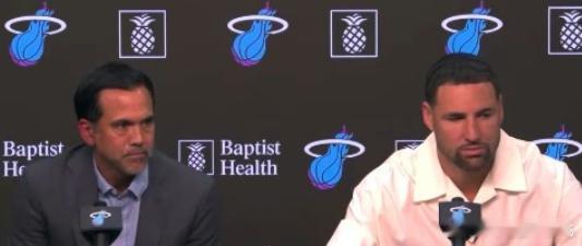 今日，热火新援克莱·汤普森接受了记者Brendan Tobin的采访，克莱在采访中表示自己已蓄势待发，准备在迈阿密与队友及教练组并肩备战。

克莱·汤普森说：“这感觉与追逐总冠军不尽相同，但我知道莱利和斯波对此深有体会——阿德巴约、字母哥、维金斯，以及所有渴望在联盟建功立业的年轻球员们也都憋着一 ​