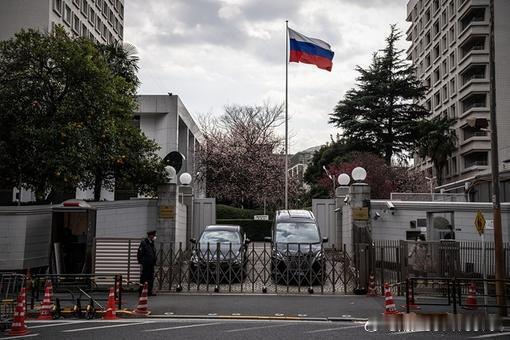 俄罗斯驻日本大使馆15日在官网发布消息说，俄罗斯驻日本大使尼古拉·诺兹德廖夫14日在东京同日本外务省欧洲局长中村仁威举行会谈，驳回日方就一名日本记者因涉嫌间谍活动在俄罗斯被捕一事提出的交涉。
消息说，诺兹德廖夫在会谈中向日方指出，日本情报部门拉拢包括在俄合法注册的日本记者在内的人员开展 ​