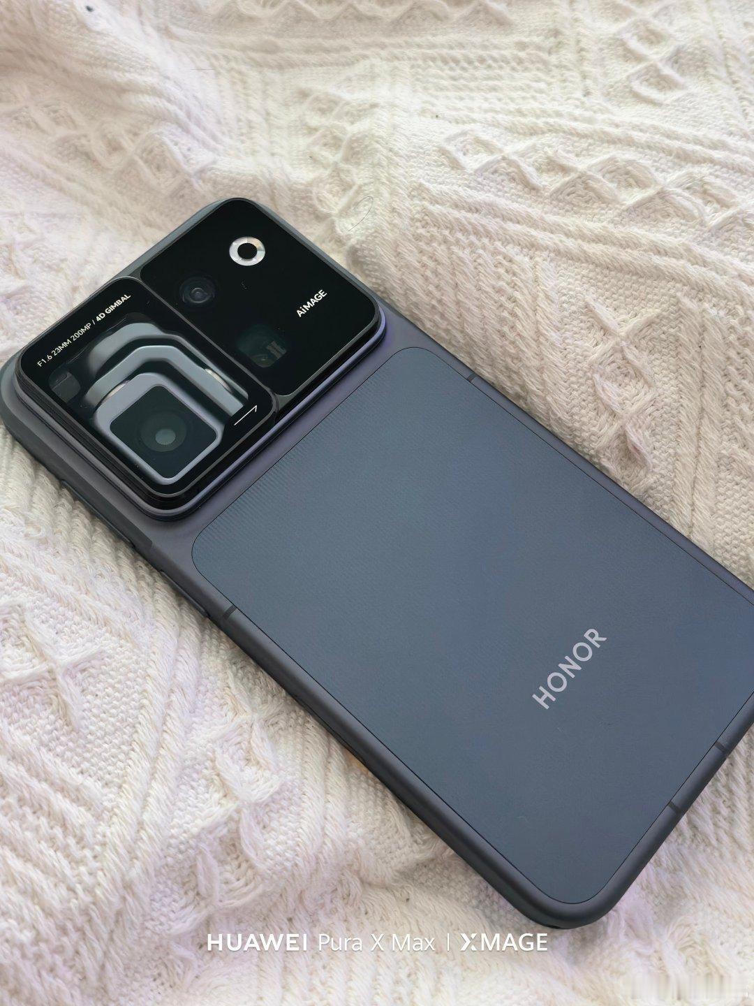 今天把荣耀 RobotPhone 出了
这屏幕和震动实在受不了
用了半个多月一进一出亏了三千[泪]
继续抢 MateXT2 了 ​