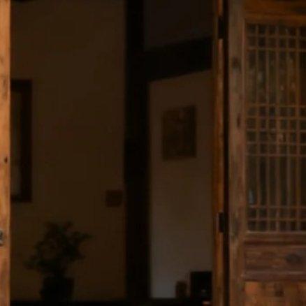 [超话]，我们跌跌撞撞，碰壁受伤，却也在疼痛中刻下成长的印记。成长则是...