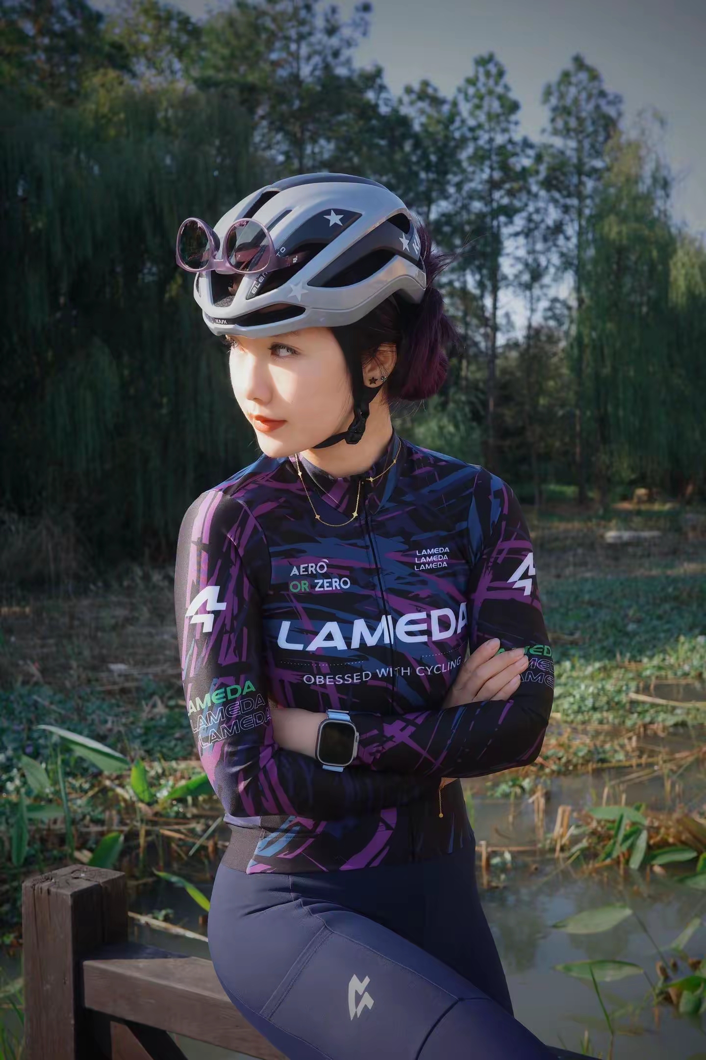 骑行少女，享受自由与速度的乐趣！🚴‍♀️🌳?