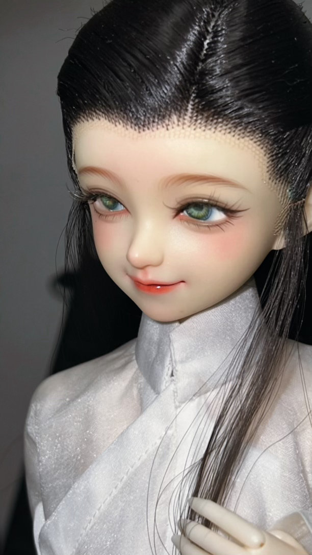 美味青蛇 严肃期待白玉竹的衣服和头发中 ​​​