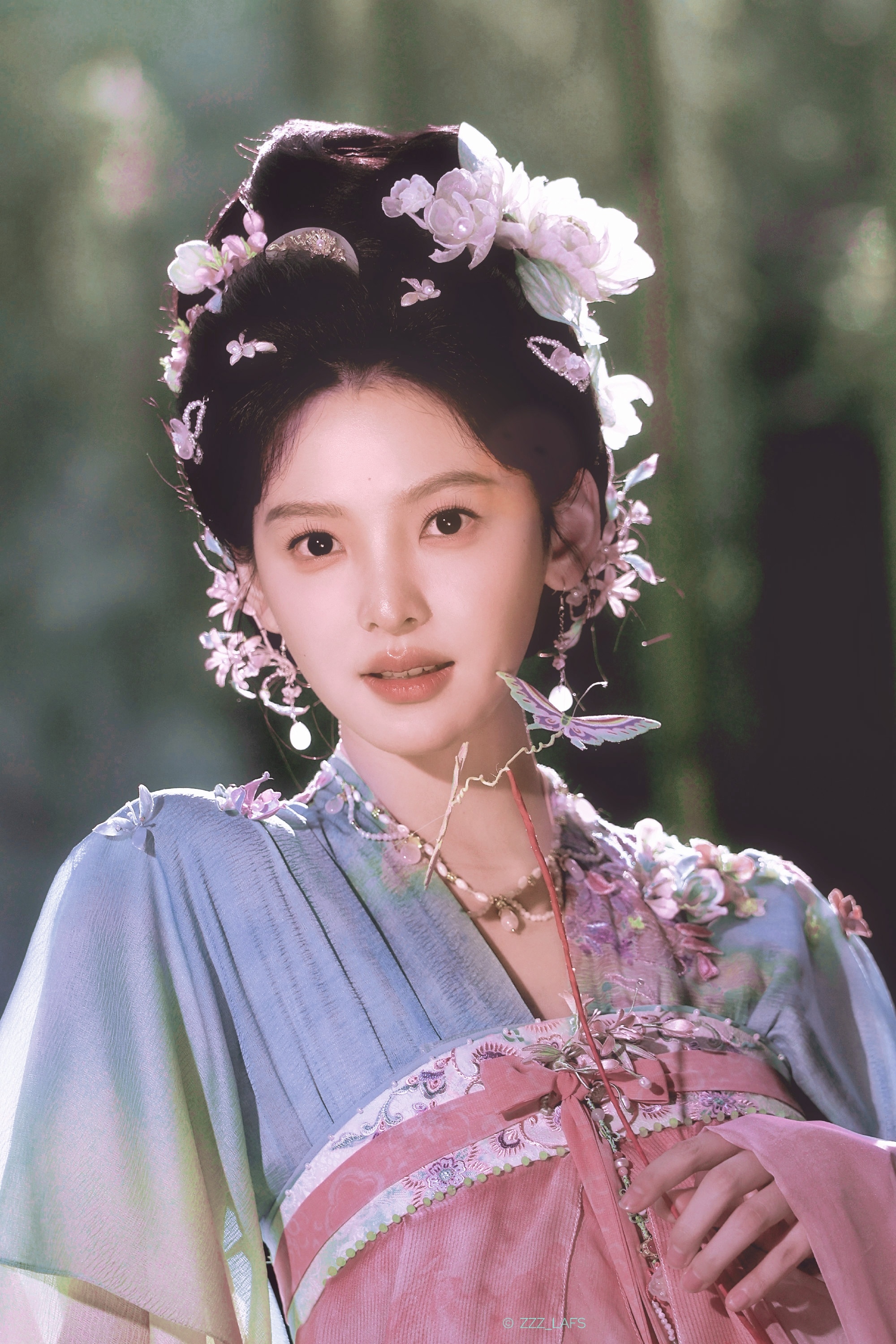 章若楠＊巧笑嫣然🦋

#章若楠素人时期 白月光级别# .

#章若楠晒照祝出道8周年快乐# ​