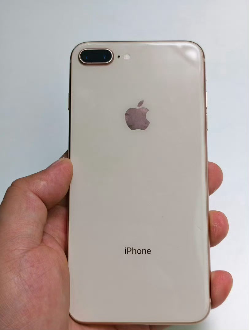 #iPhone18Pro天猫首降# 等等党终于等到好消息！iPhone18Pro迎来天猫首次降价，领300元惊喜券，还能叠加至高500元以旧换新补贴。A20 Pro芯片搭配可变光圈主摄，不管是拍视频还是日常使用都很能打，官方渠道靠谱，想换新机的可以冲！ ​