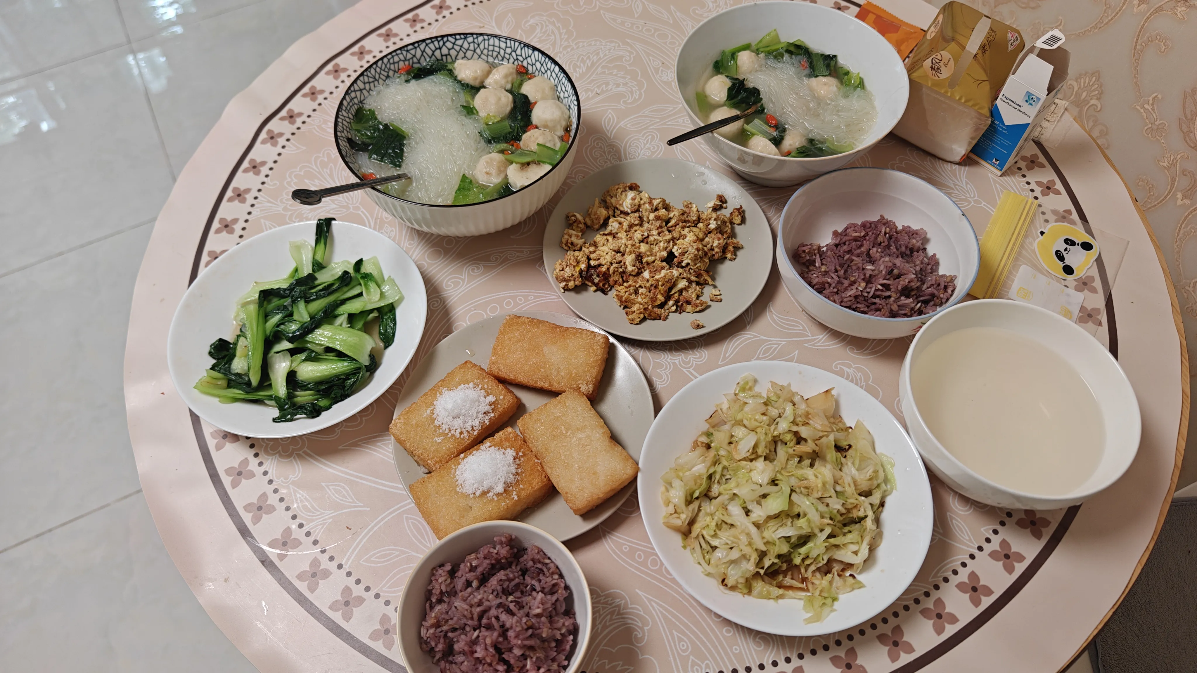 闺女说怕堵奶，让我午饭做得清淡些。

十一假期在家收拾屋子，十月二号在我妈那儿待