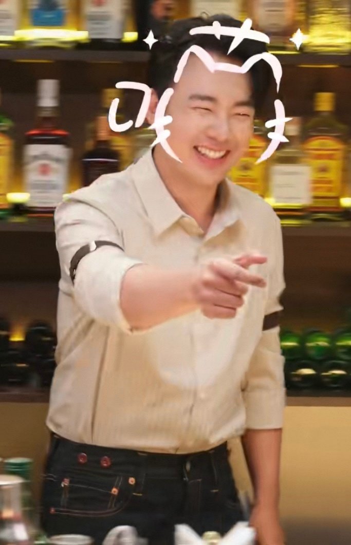 们清纯的可爱的像猫猫的王灿！喜欢不喜欢哥哥的红唇？嗯！#此处通往繁星##郭麒麟[超话]# ​