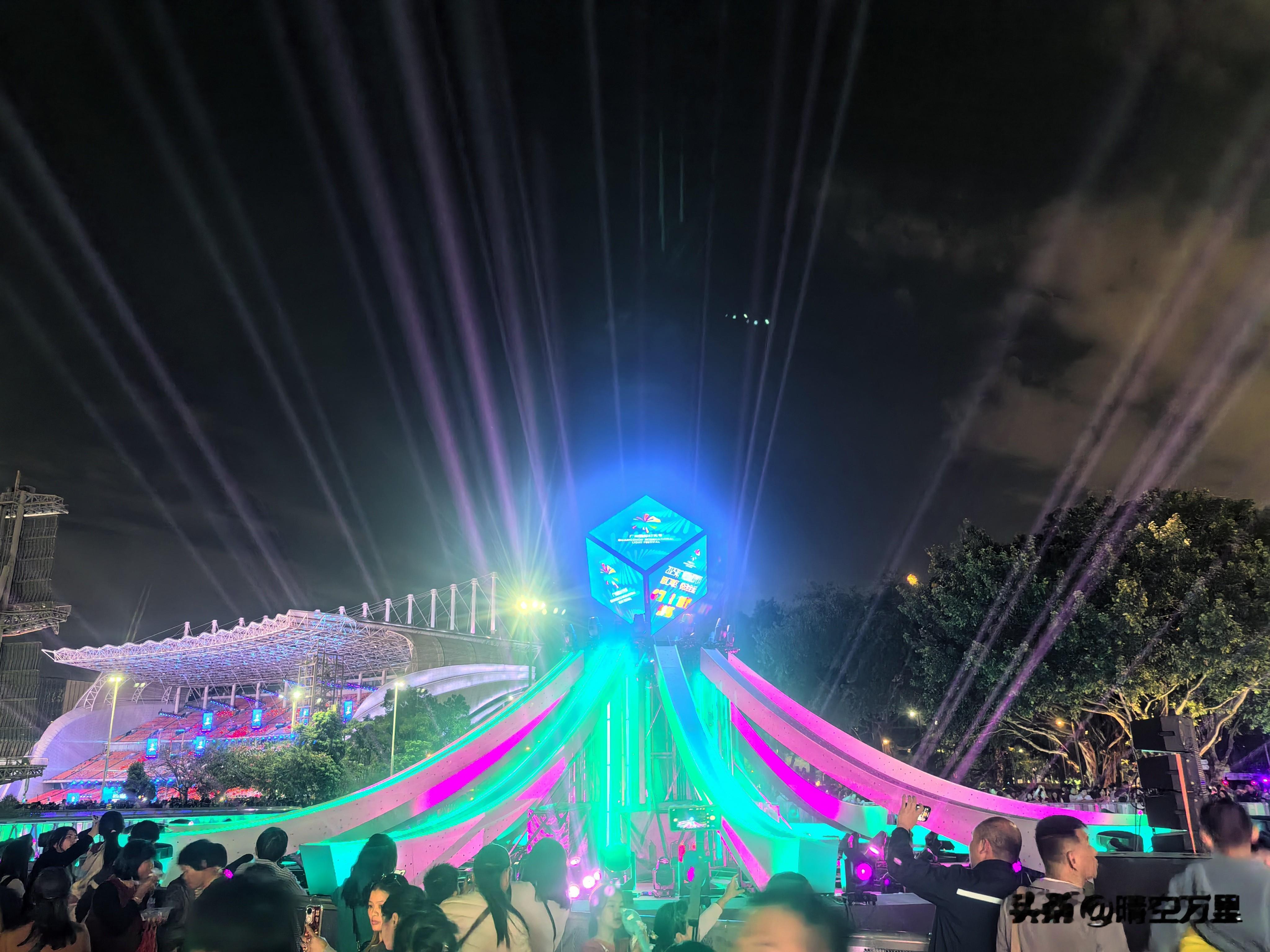 现场直击！2025广州国际灯光节实拍  广州海心沙亚运公园表演现场每天...
