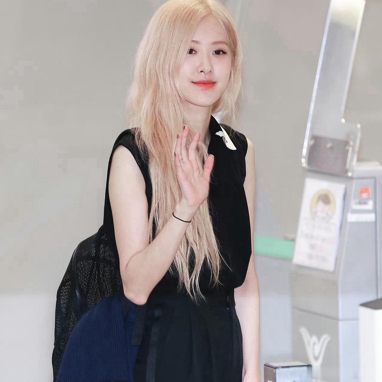 #ROSÉ[超话]#  彩英版双子星头像 美到我了
#朴彩英# ​