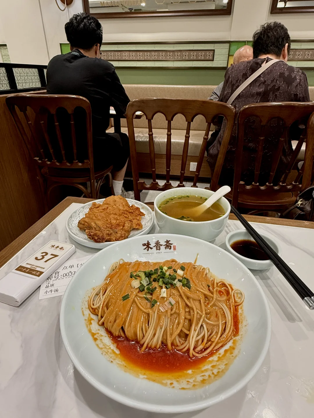 上海人广有名的落地签名小吃。。。