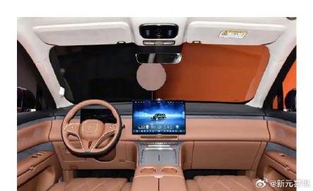 进入车内，岚图泰山的内饰设计同样令人惊艳，中控台采用了悬浮式全液晶仪表...