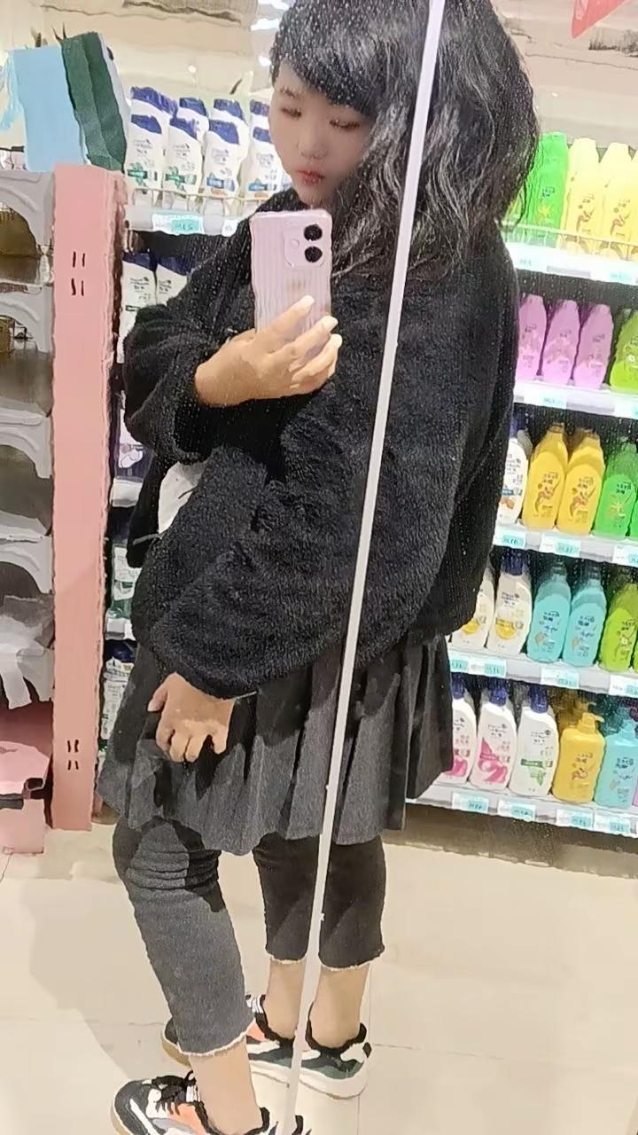 <p>街拍小姐姐穿搭秀 <!--{img:0}--></p><img ...