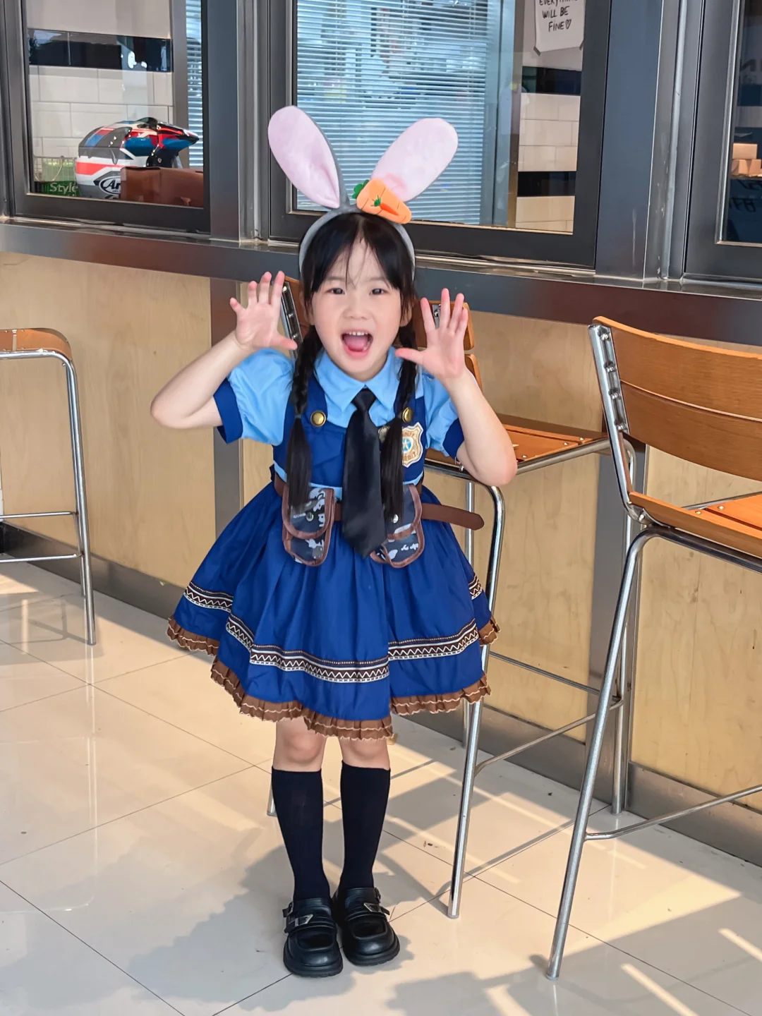 女孩子穿上自己喜欢的衣服就会很开心呀🥳