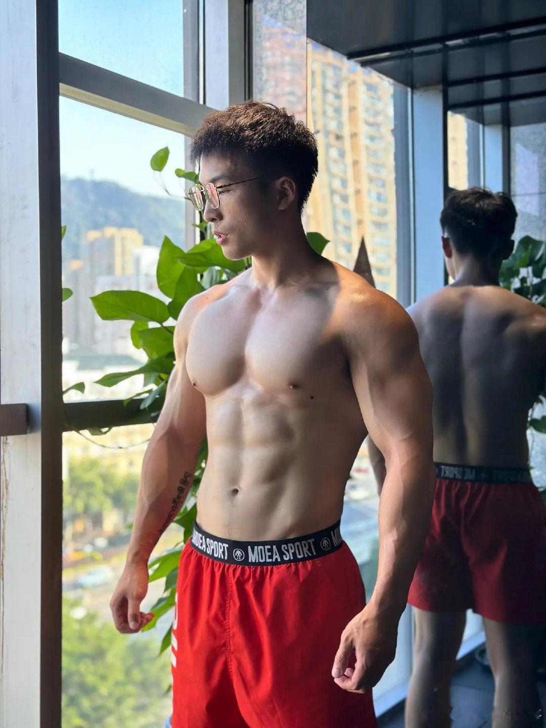 [超话] 我要做一个热爱健身的猛男 ​