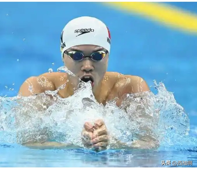 第五次出战亚运会的汪顺已经力不从心啦！94年出生，3 2岁老将了，男子4 x 5 0米混合泳，游不过日本年轻的队员，获得第三名，铜牌也挺好！这次回来应该退役了吧，还会游啊！别游了！