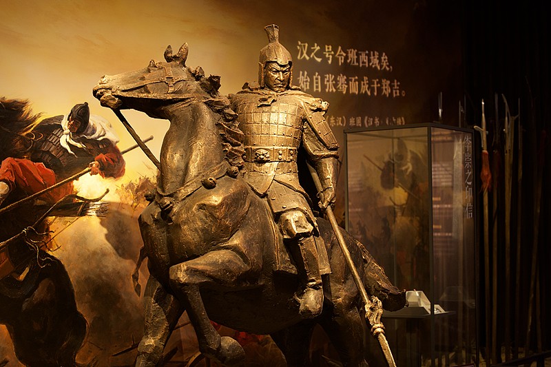 他打了44年仗，把汉朝打成了“汉族”，凭啥说他是历史第一帝？

提起中国历史上的“大帝”，你脑子里第一个蹦出来的是谁？

有人说是秦始皇，书同文车同轨，统一了天下。有人说是唐太宗，贞观之治，万国来朝。

但我要说，论“硬核”，论“狠”，论对后世影响之深远，汉武帝刘彻，绝对有资格坐那把“第一帝”的交椅