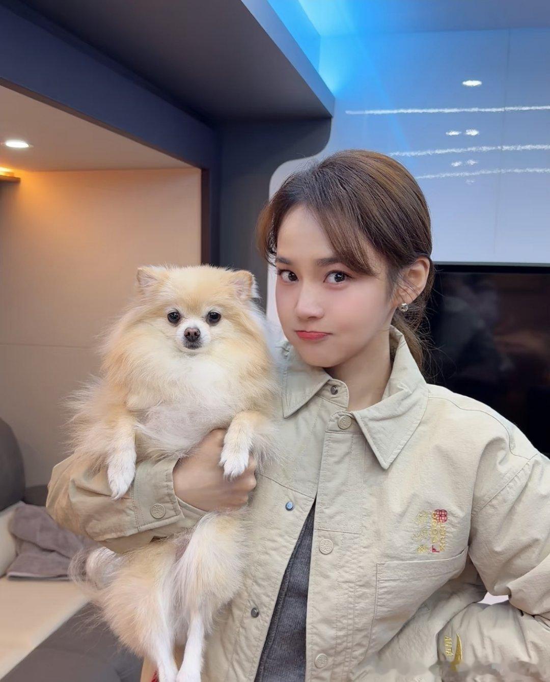 #张佳宁[超话]# 姐姐中秋节快乐呀 记得吃月饼哟#全世界最好的就是张佳宁# ​