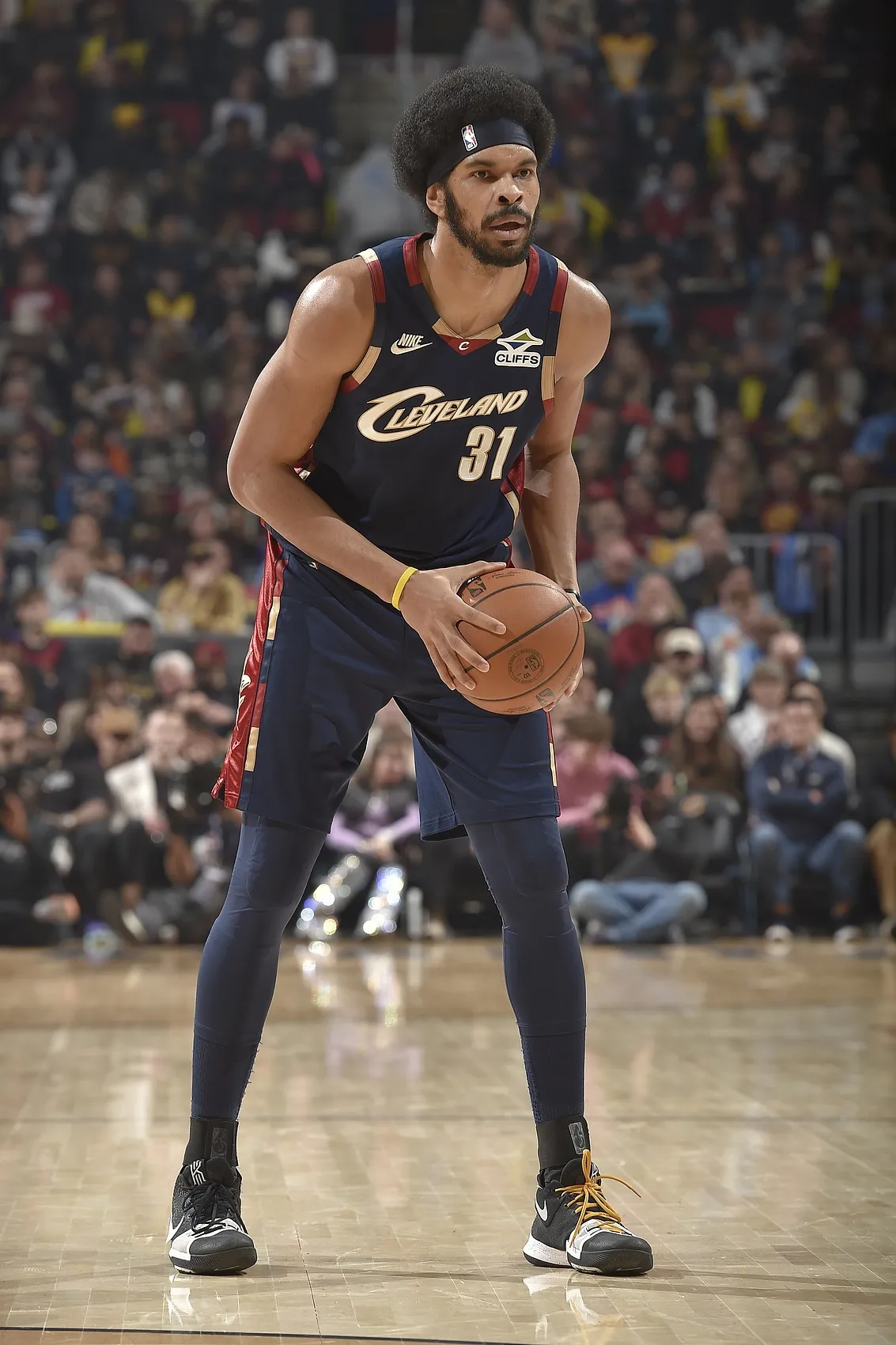 追梦怒喷骑士一人打得太软了，不是别人，正是内线阿伦！ 近期，追梦格林在...