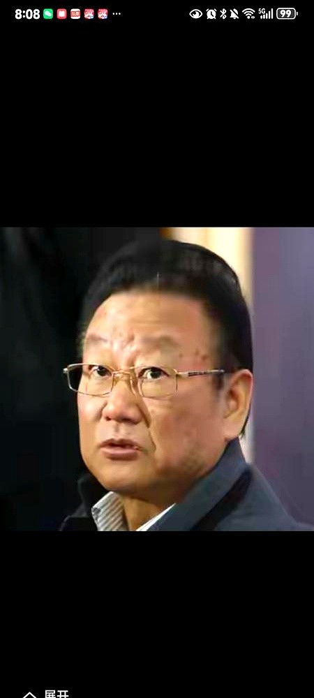 被人当众戳着脊梁骨说是炒作，换你你能忍几年？朱之文忍了很久。

当年老前辈在镜头前当众撇清师徒关系，直言收徒纯属节目效果，顺带否定了农民歌手的门槛。舆论的吐沫星子全砸在朱之文脸上。

面对这兜头一盆冷水，他硬是把嘴闭得严严实实，回去继续种地唱歌，绝不接茬。

直到最近他终于开口，没倒苦水也没阴阳怪气