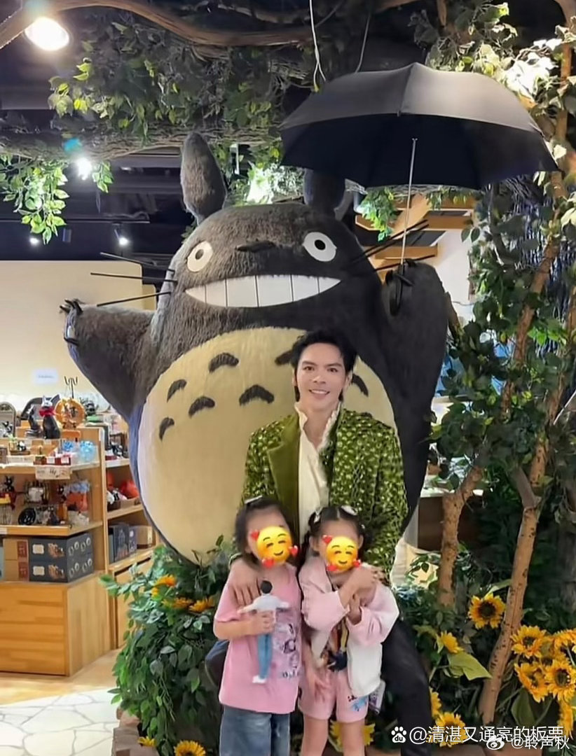向佐晒自己儿女近照，两孩子长得好快 ​