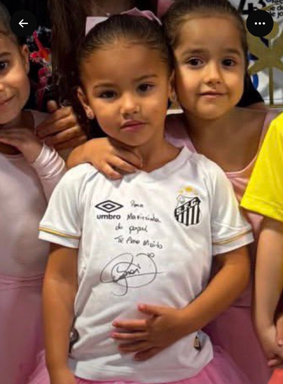 #内马尔[超话]#  
“Para Maviezinha do papai, te amo muito.”
- Neymar Jr

可以脑补出ney黏糊糊的语气🥰 ​