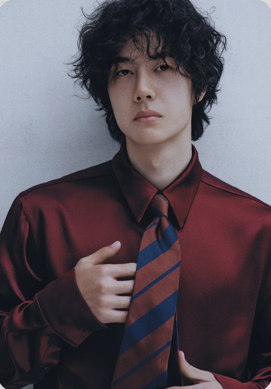 王一博T中文版封面，如此可爱如此会拍！